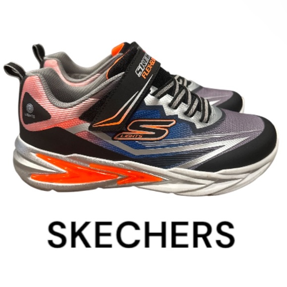 Authentic Skechers S-Lights Wide Fit boy’s signature sneakers sz 5 - Picture 1 of 15